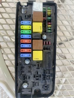 2003-2007 SAAB 9-3 ENGINE FUSE RELAY BOX # 1(contact info removed)