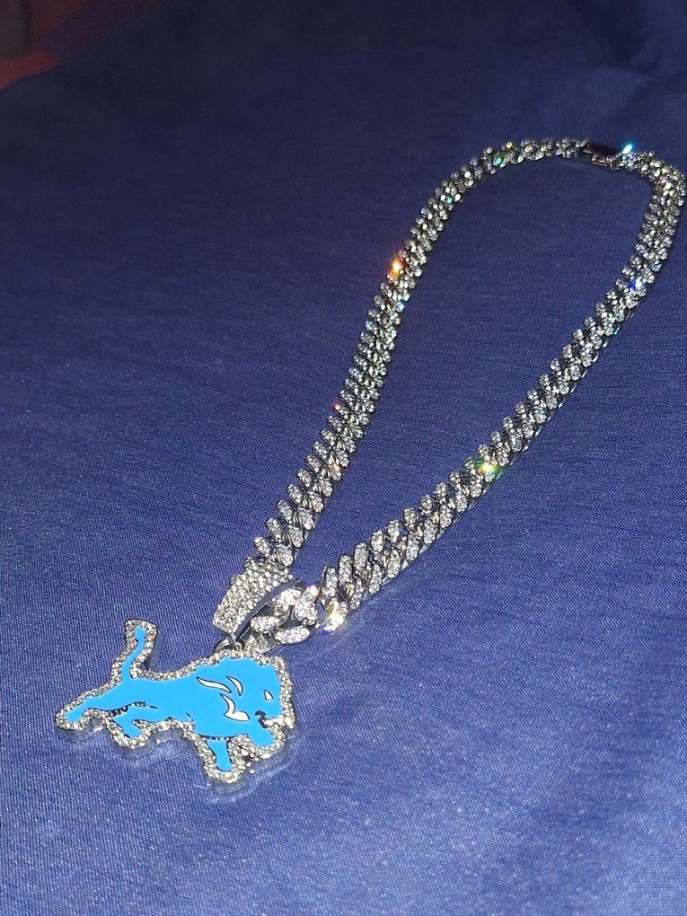 Detroit Lions Iced Out Rhinestone Pendant With Necklace
