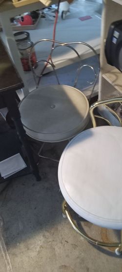 Vanity chair