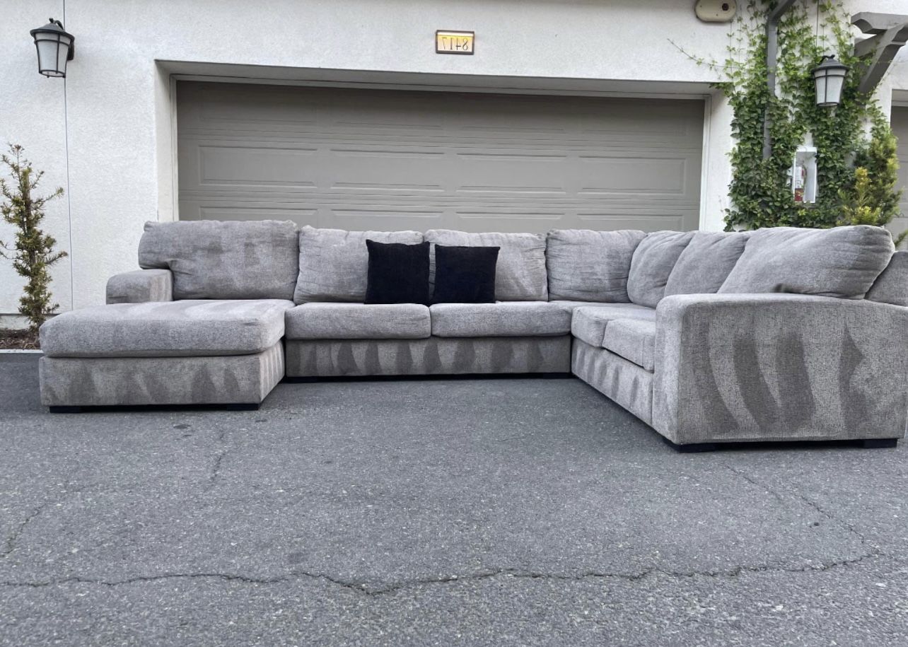 Huge Light Grey Sectional Couch Sofa In Excellent Condition - FREE DELIVERY 🚛