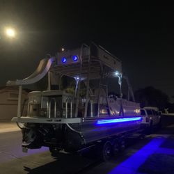 2013 Avalon pontoon Boat