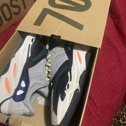 Size  9 Wave Runners  Clean
