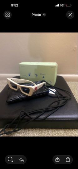 Sunglasses off-white