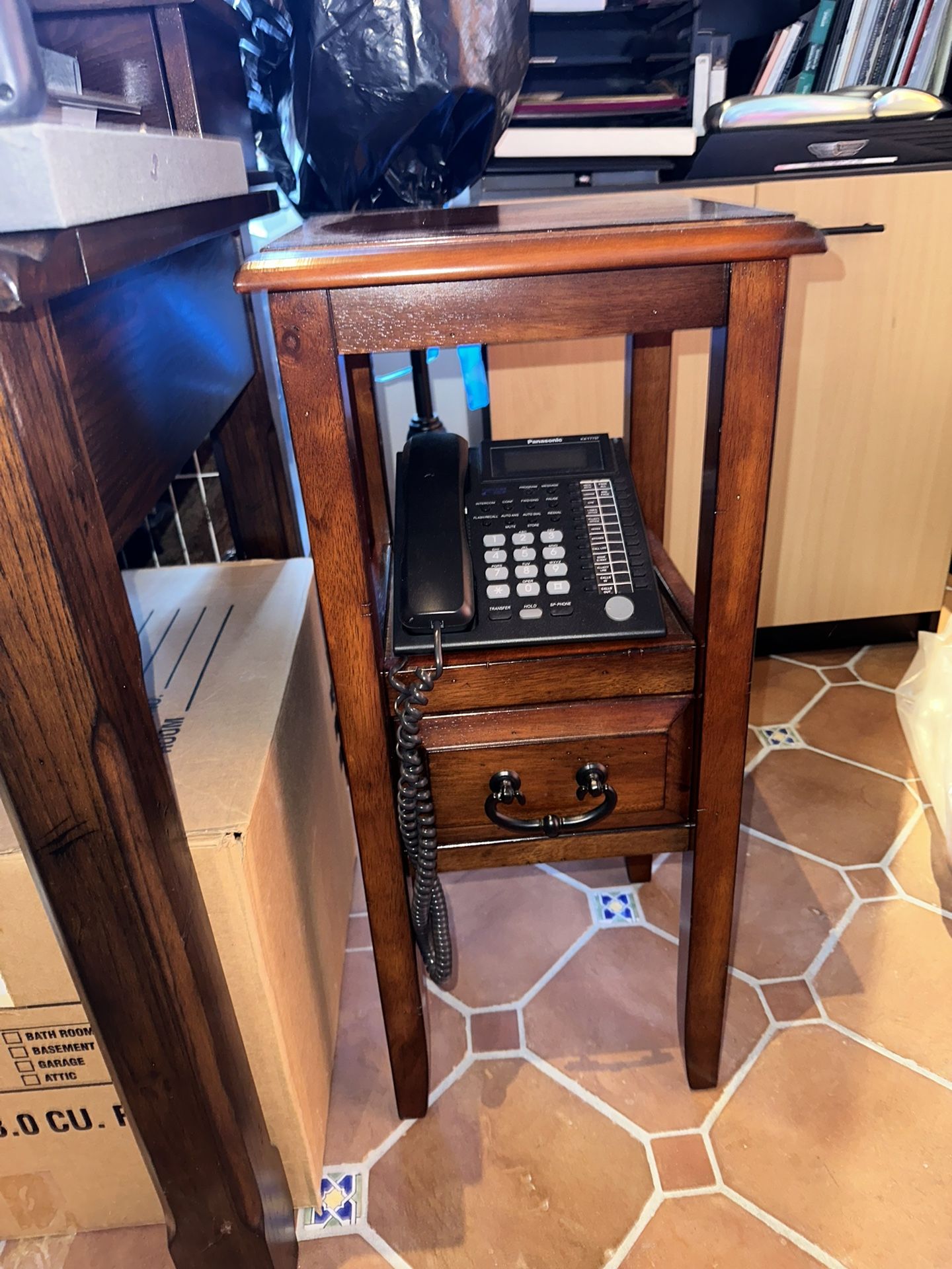 Solid Wood End Table/Nightstand W/Drawer