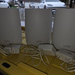 NETGEAR Orbi AC3000 Tri‑Band Mesh WiFi System – Router RBR50v2 + Satellite RBS50v2