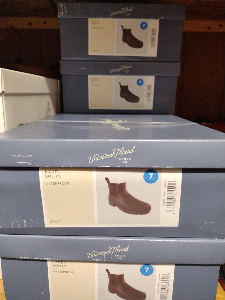 Caden Boots Waterproof Black Only Size 7 Available