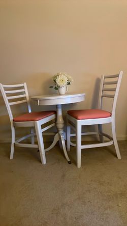 Table and 2 chairs/bistro set