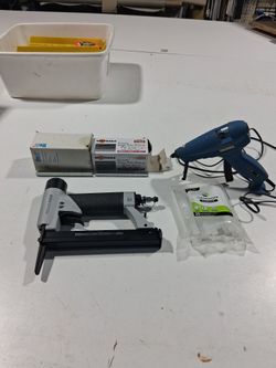 Upholstery staple gun