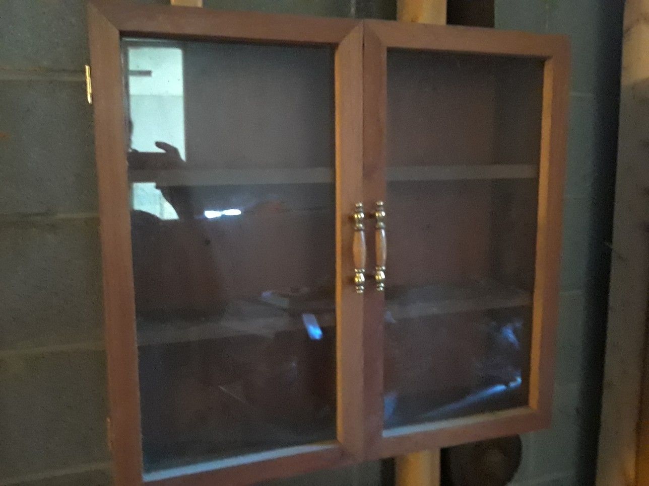24"x25" Glass door 3 shelf cabinet