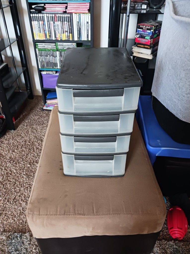 Plastic Storage Drawers Smaller One Is $20 Bigger One Is $30 Must Pick Up Broadway And APACHE BUCKEYE AZ CASH ONLY PLS