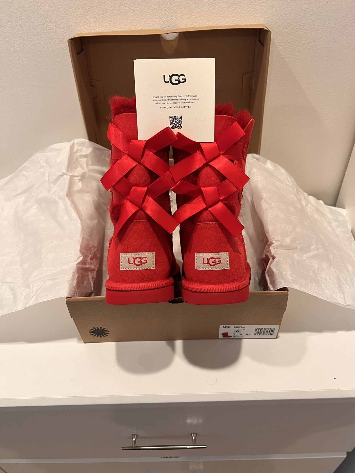 NIB UGG Bailey Bow II RED boots ❣️🥰❤️