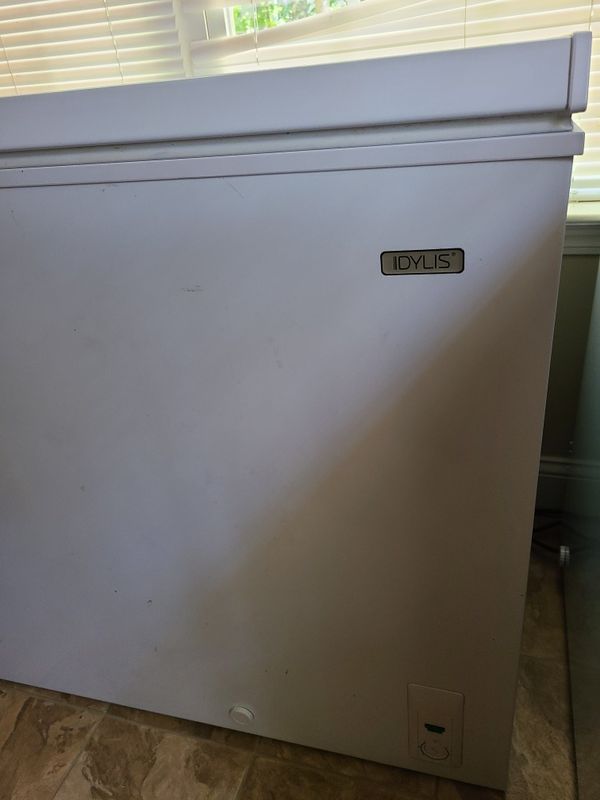 Idylis Chest/Deep Freezer For Parts or Repair for Sale in Palmetto, GA