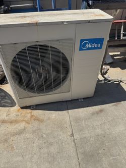 Midea SPLIT TYPE AIR CONDITIONER