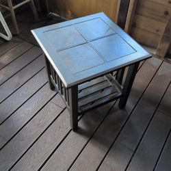 End Table 22x22x22
