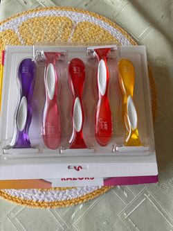 Bic.  Soleil   smooth color 10   Razors in box