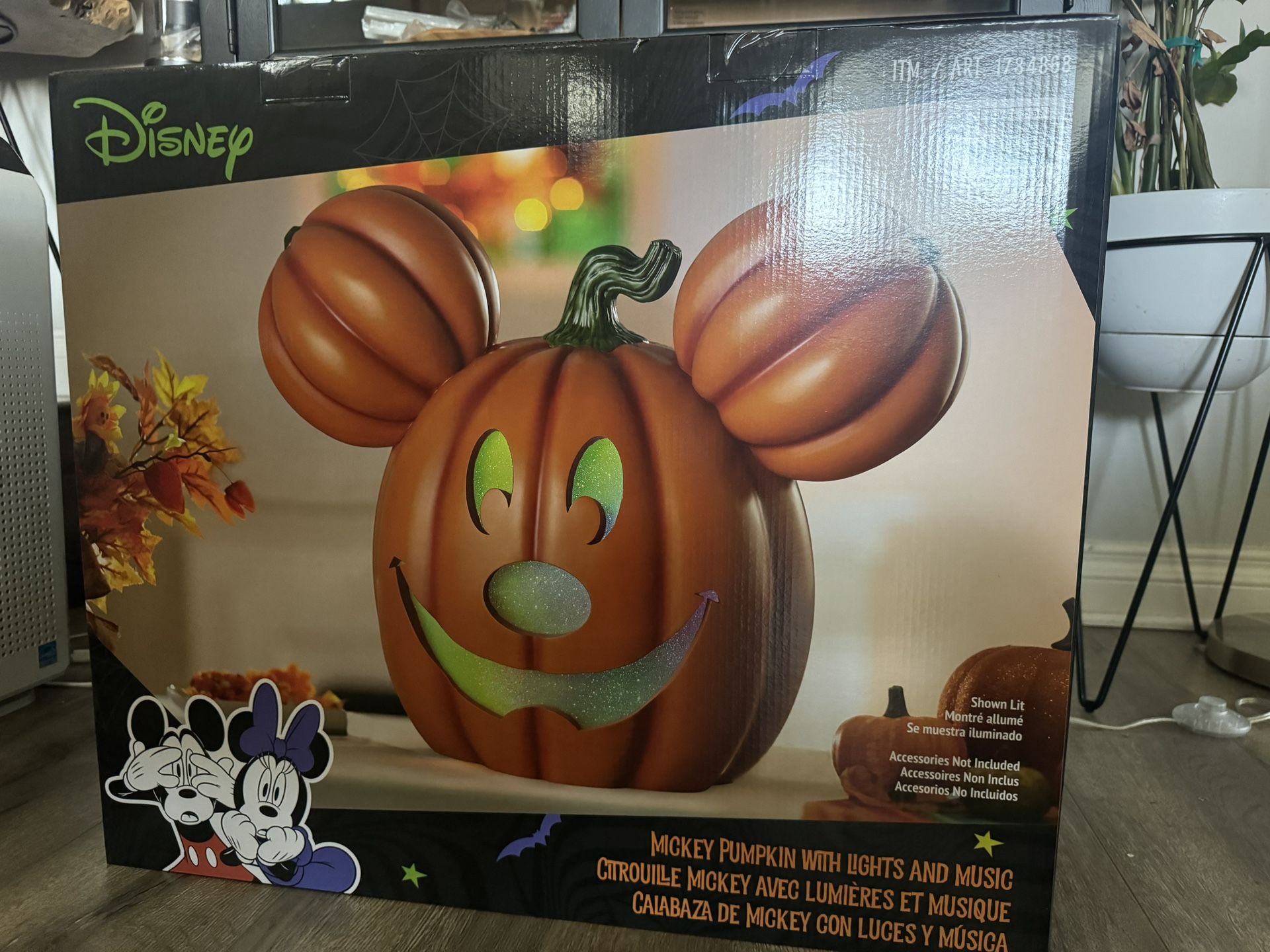 Disney Mickey Jack O Lantern Brand New