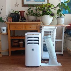JHS PORTABLE AC UNIT w INSTALLATION GEAR 8,000 BTU