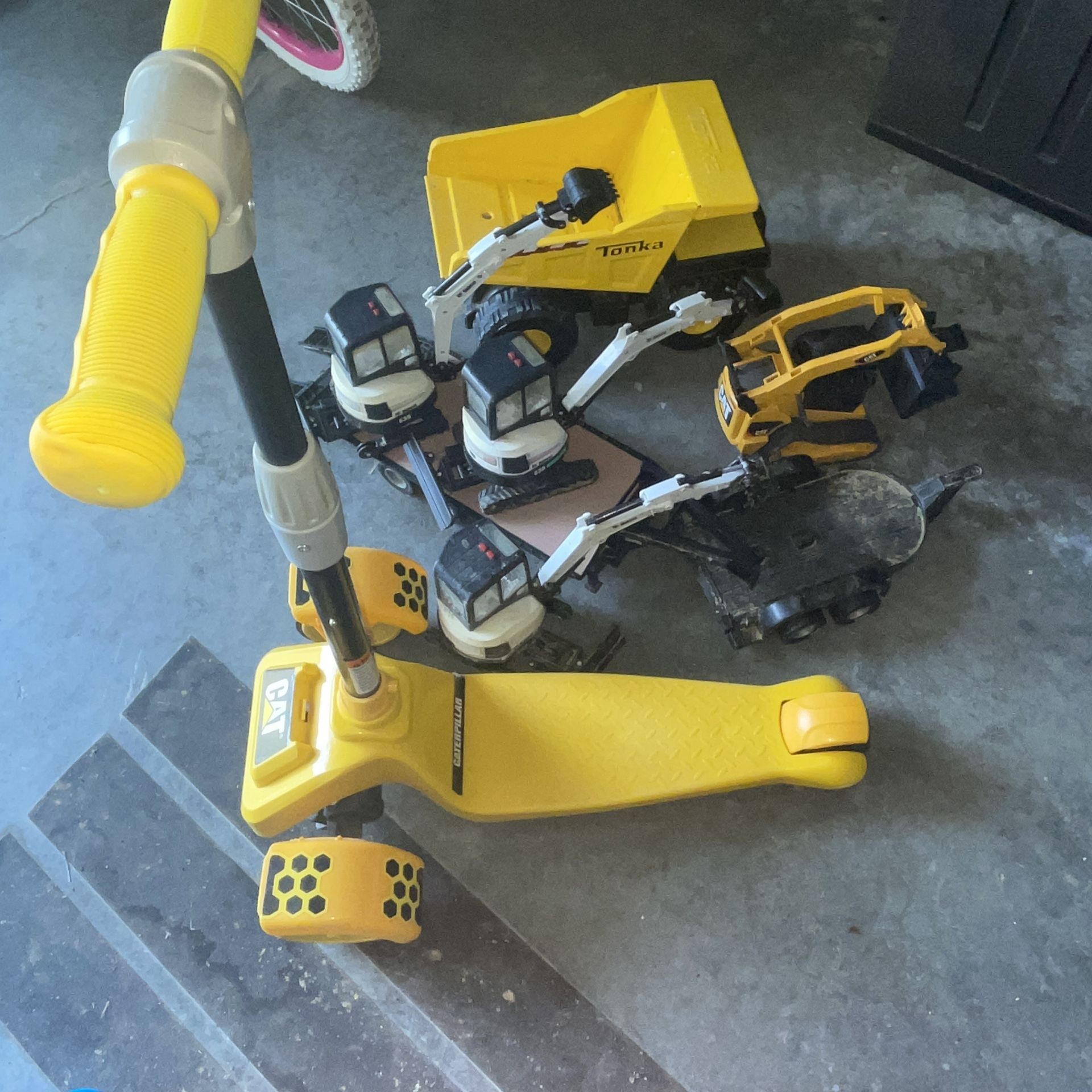 Construction Toy Lot With Cat 3 Wheeled Scooter - Bobcat Caterpillar And Tonka Truck