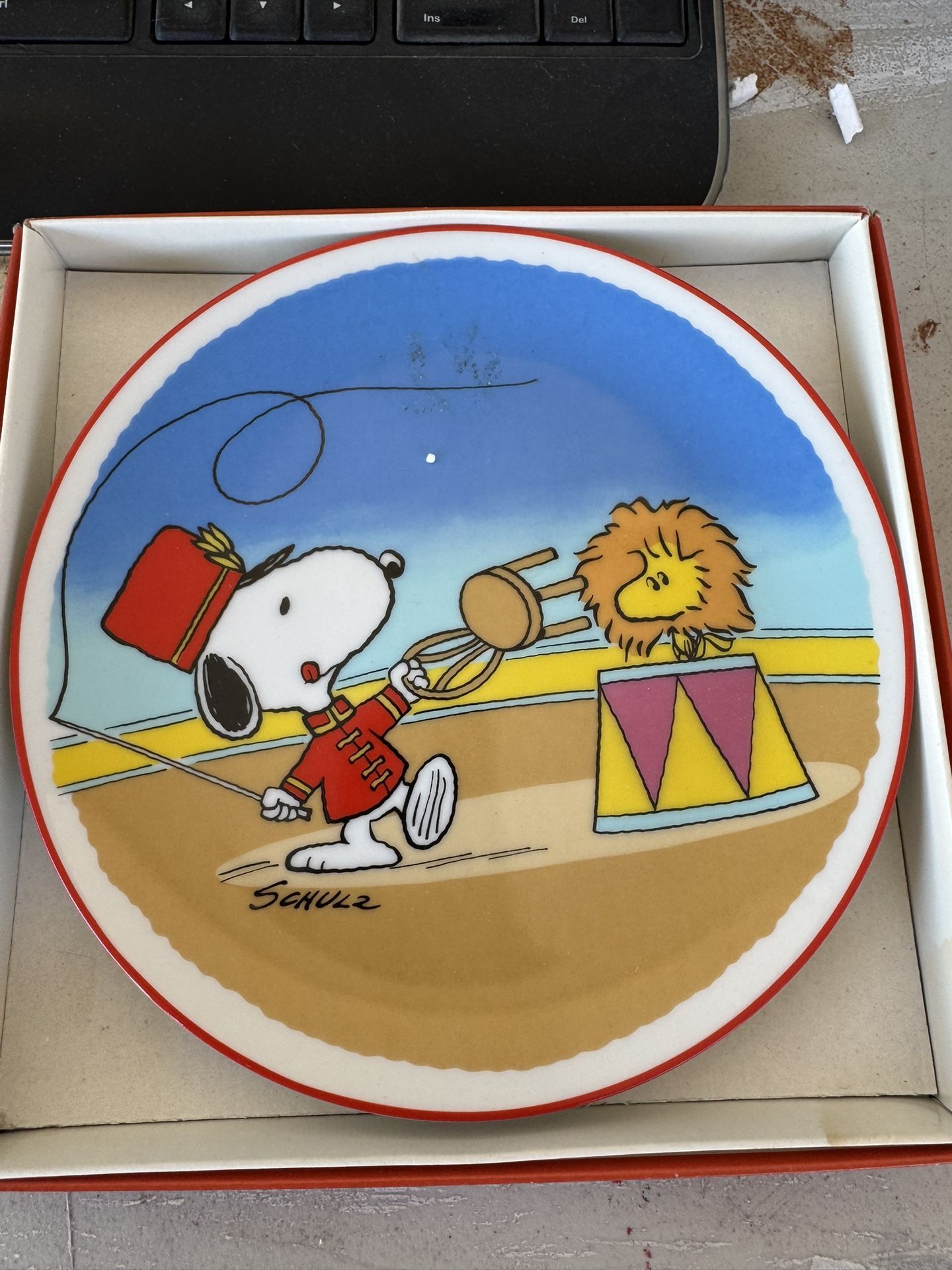 Collectable Snoopy Plate with Certificate of Authenification