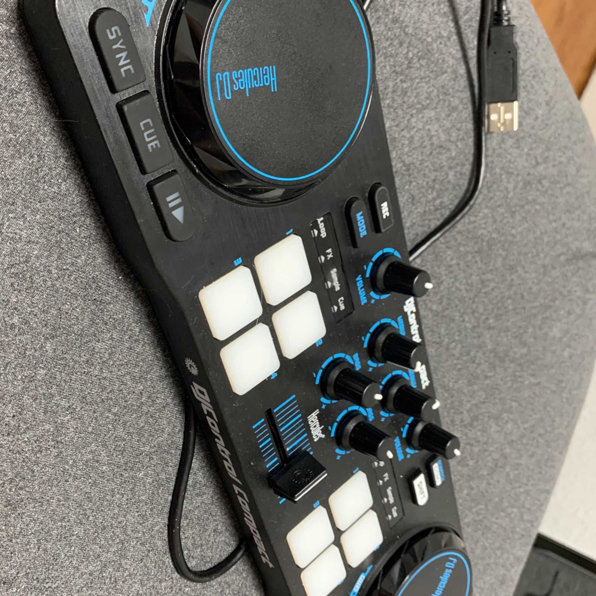 Hercules DJ Control Compact