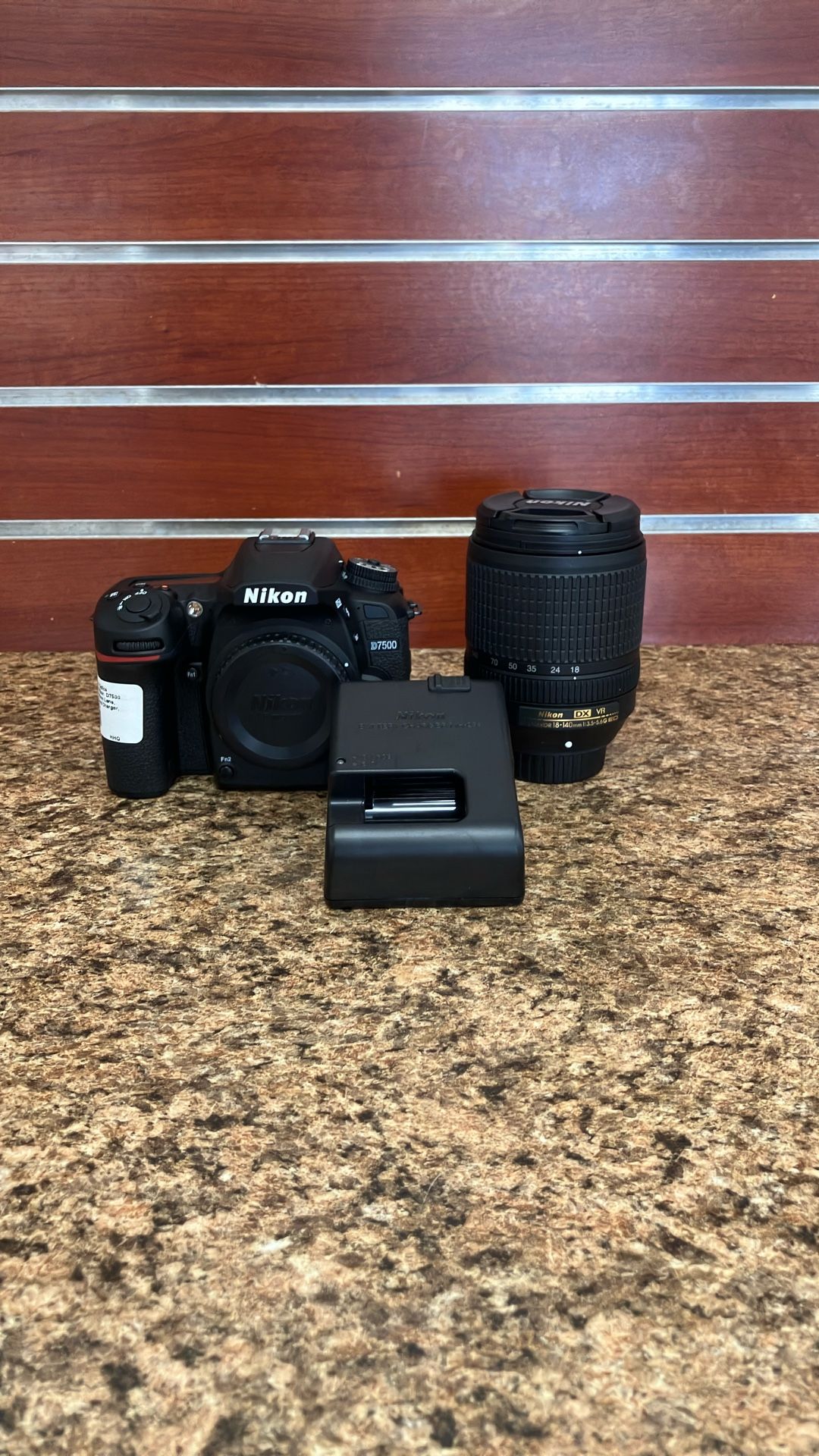 Camera Nikon D7500
