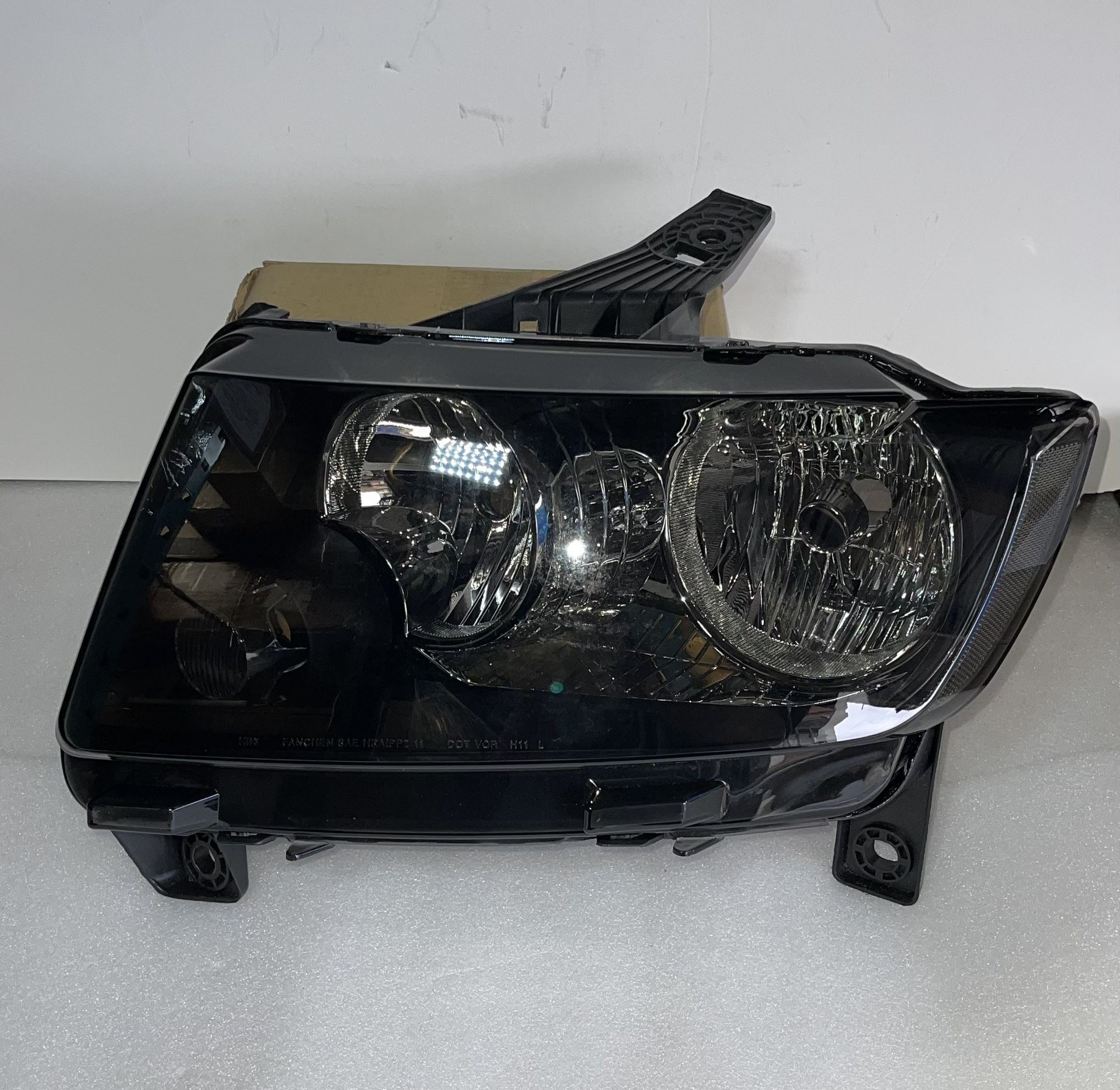 Jeep Grand Cherokee Driver Side Smoked Headlight for 2011 to 2013