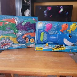 NEW 2 WATER TOY SETS. GREAT FOR POOL OR BATH.  SHARK GRABBER AND 4 WATER BLASTERS