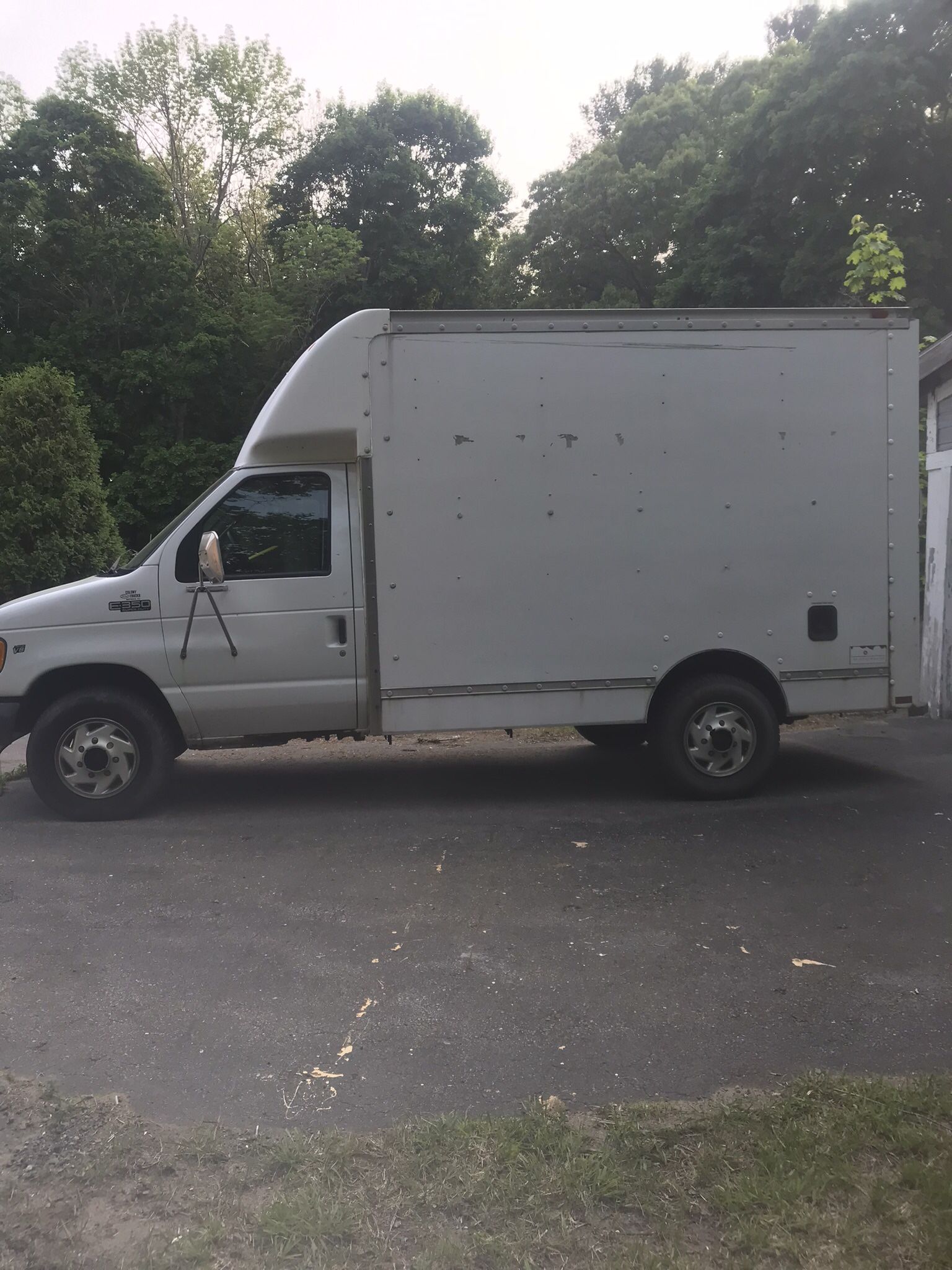 2004 Ford E350 Box Truck