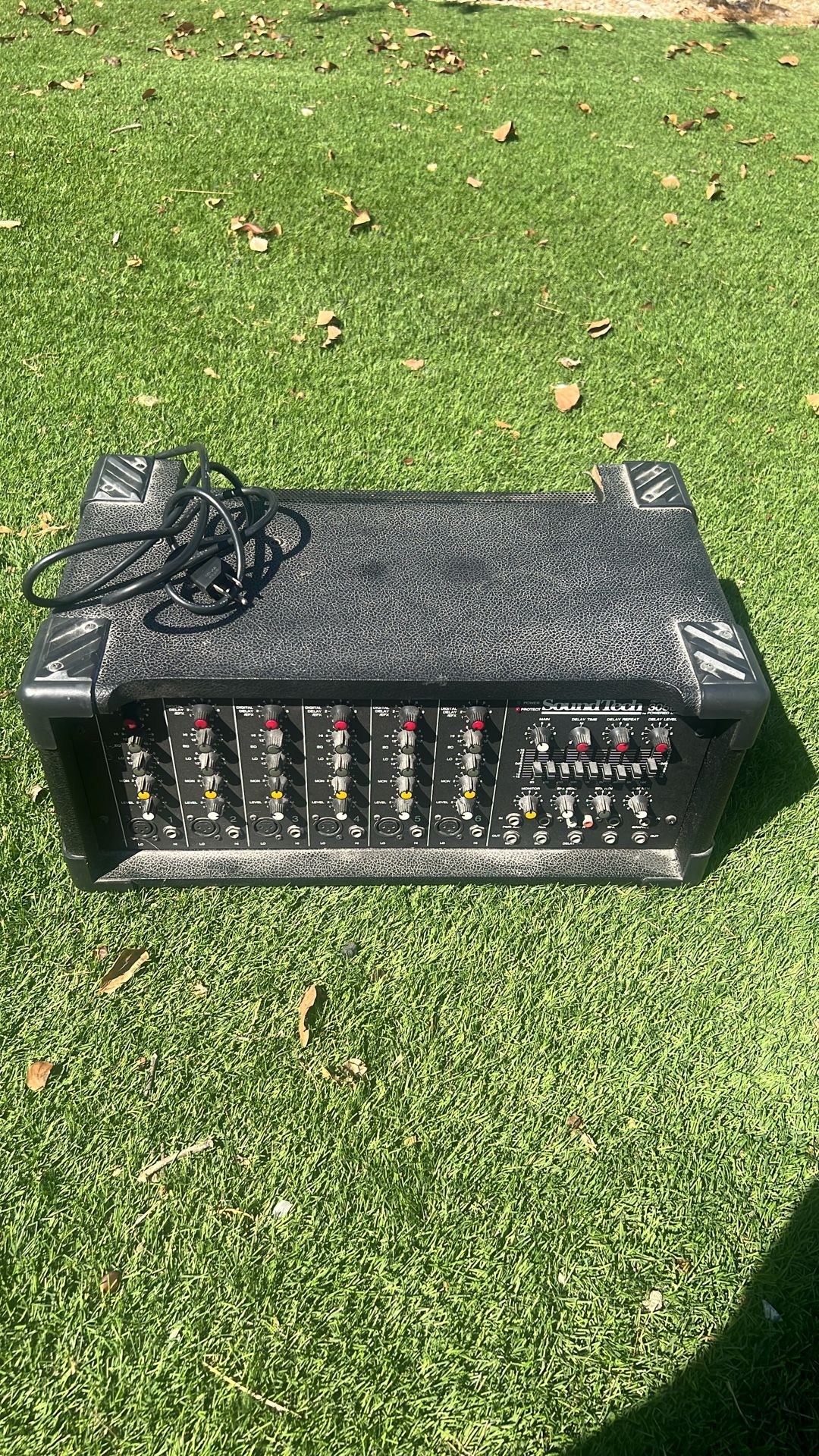 SoundTech 306D Powered Mixer