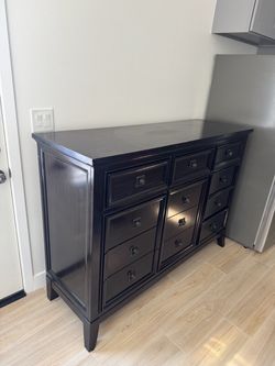 Solid Wood Dresser – Heavy Duty