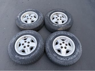 (4) 15” Jeep Wheels 225/75R15 Goodyear Wrangler