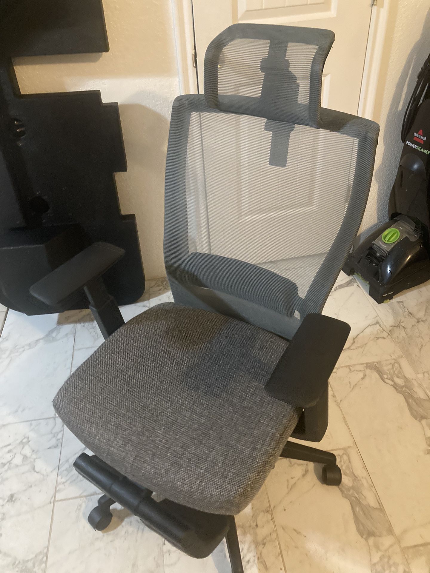 Autonoumous Desk Chair 