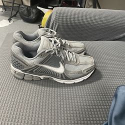 Nike Zoom Vomero 5 - Cool Grey