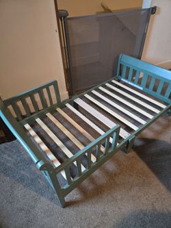 Toddler bed
