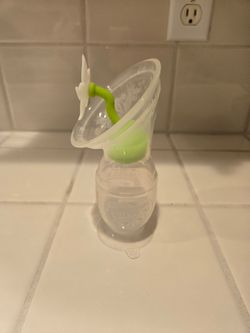 Haaka breast pump with flow stopper