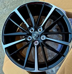 2025 TOYOTA CAMRY RIMS OEM BRAND NEW......( 19" INCH )