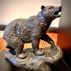 Gorgeous solid bronze sculpture Bear bookend, like new H9.5/5xL7.5/5.5xW4/3 inch Lbs4.3