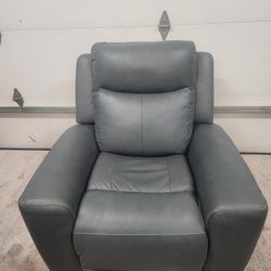 *** POWER RECLINER- NEW ***