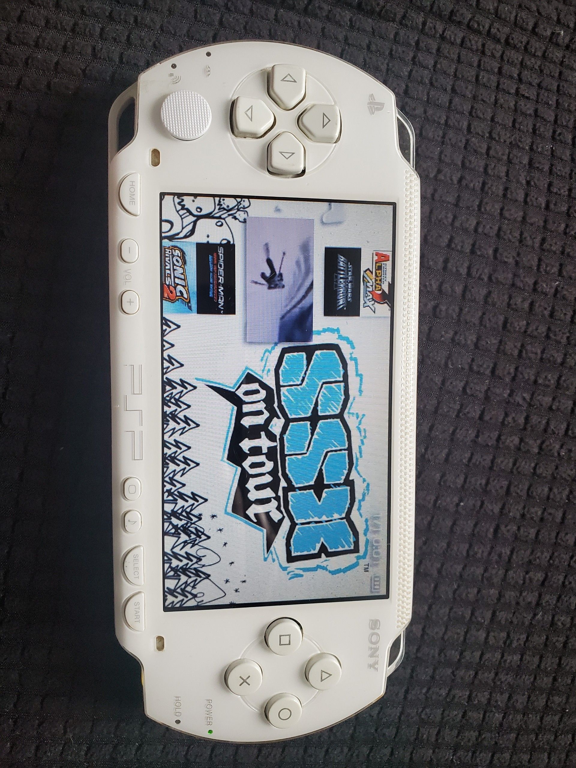 LIKE NEW !! WHITE 2001 * SLIM * - PSP - WITH 5,000 GAMES !!!