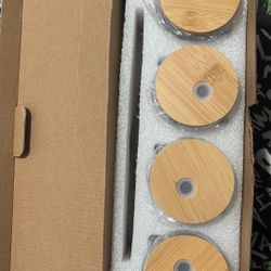 Box of glass tumblr cups with straw 