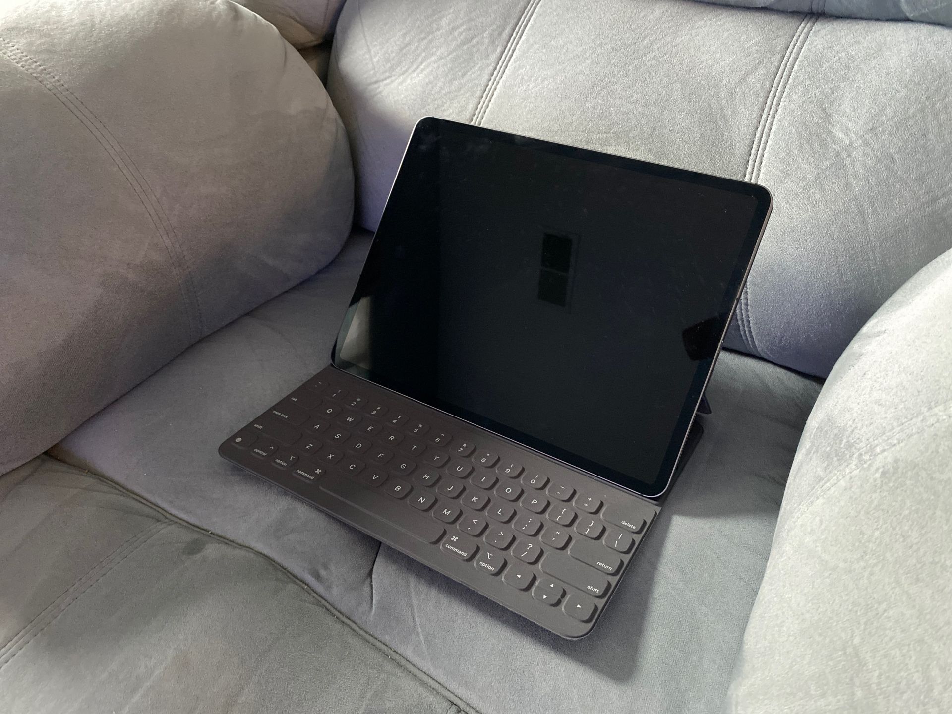 iPad Pro 12.9" (3rd Gen) 1TB Space Gray + Keyboard