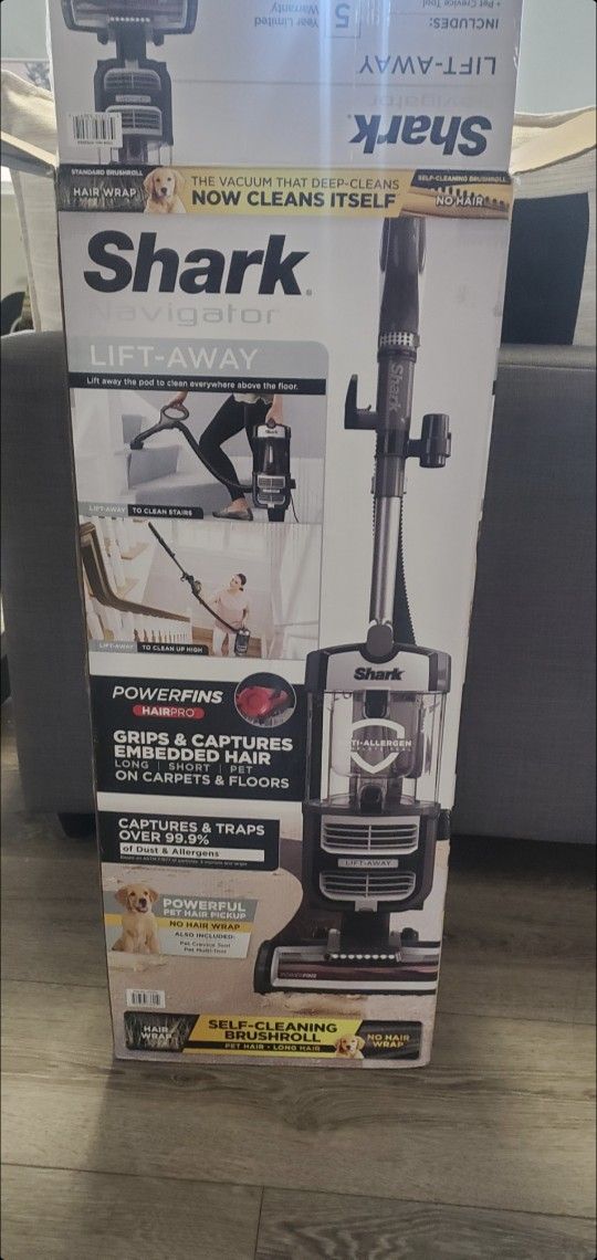 Shark Vacuum Navigator Lift Away isada very little very good conditions