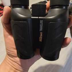 Nikon Travelite 8x25 Binoculars, Compact & Lightweight, Mutlilayer-coated lenses, Aspherical Lenses, Rubber grip panels, Carbon-fiber reinforced body 