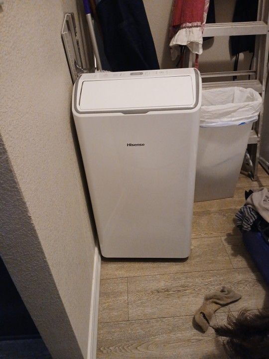 Hisense 12000 BTU 115 Volt Wifi Enabled Portable Air-conditioning