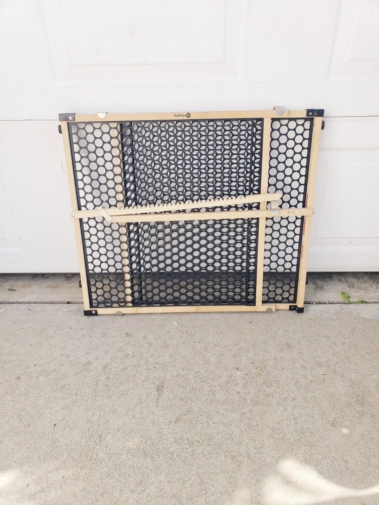 Safety Gate In Excellent Condition