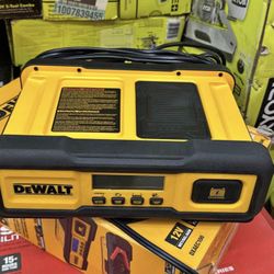 DEWALT 100-Amp Battery Charger/ Maintainer