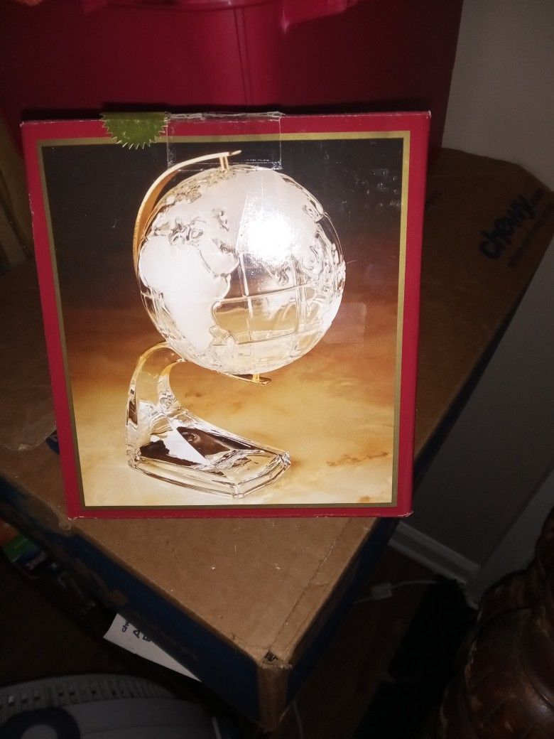 GLOBE CRYSTAL CLEAR.
