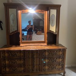 Dresser Set With Mirror
