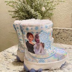 Frozen light up snow boots size6 worn for a while