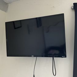 Roku Smart Tv 24’inch And TV wall Mount 